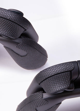 【 グリップ力強化 & 吸汗力強 】TALONGAMES Switch Joy-Con 2 Grip 用 コントローラーグリップ クラシックバージョン アンチスリップテープ 滑り止め グリップ テープ 滑り止め グリップシール カット済 1セット入り [ グリップ部分 + 十字キーパッド + ボタン+トリガー ]